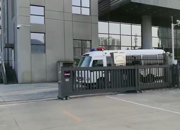开门红科技某中级人民法院电动门视频