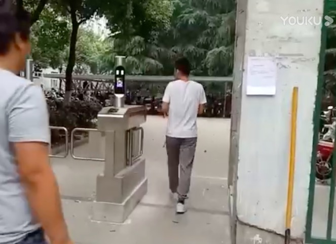 深圳开门红科技人脸识别摆闸视频展示
