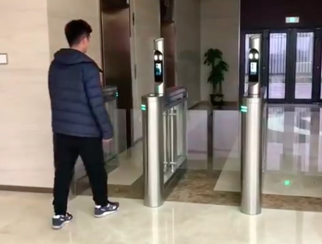深圳开门红科技人脸识别通道闸视频展示